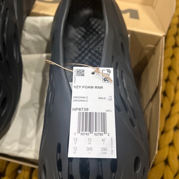 Yeezy Foam Runner - Picture 6 of 8